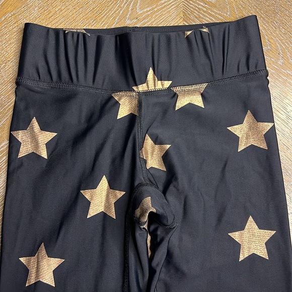 TEREZ Star Foil Printed Tall Band Performance Leggings XS - Picture 4 of 10
